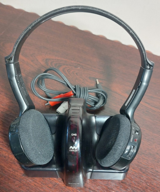 Навушники Sony MDR-IF240R