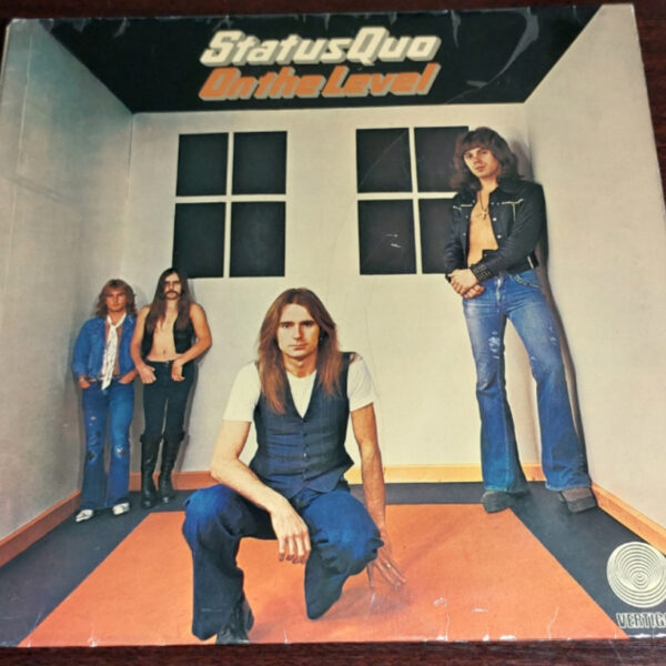 Status Quo – On The Level