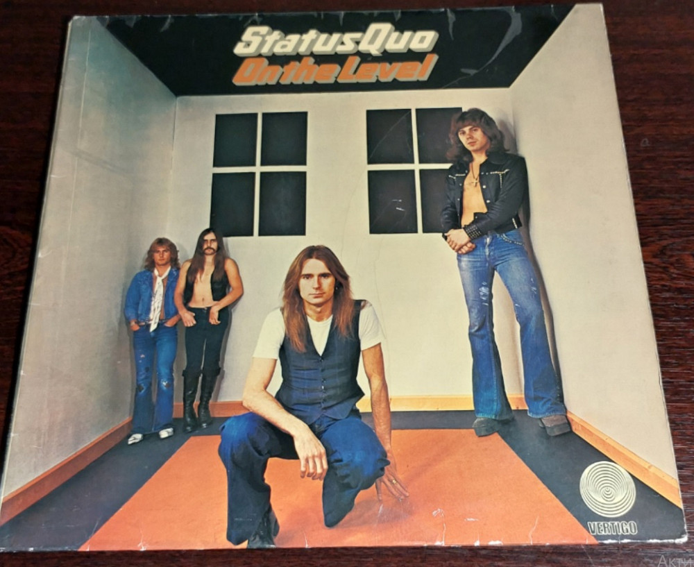 Status Quo – On The Level